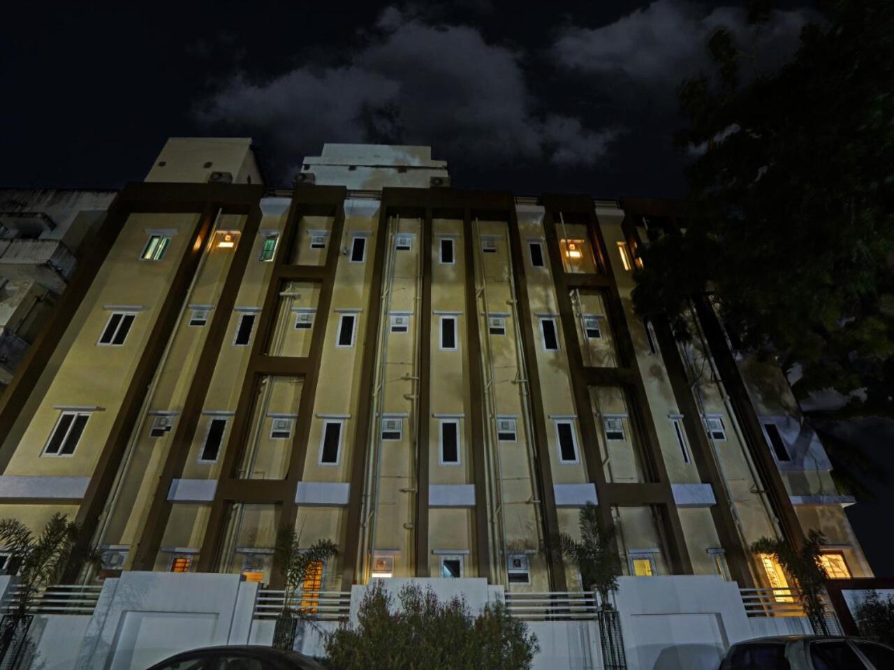 Hotel Capital O De Alphabet Kākināda Esterno foto